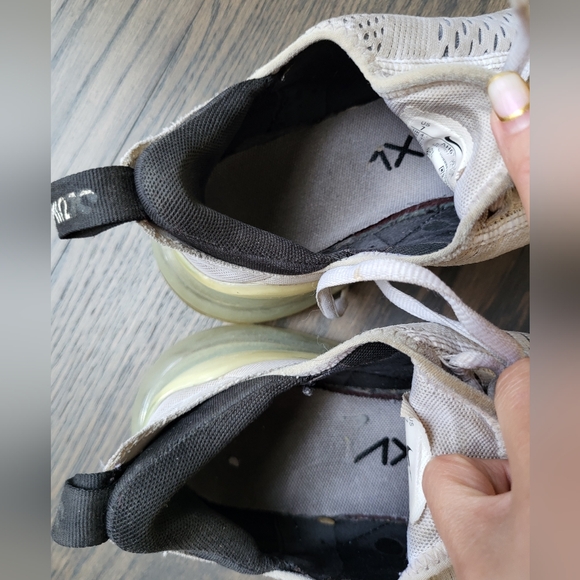 Well Worn Nike Women's Air Max 270 in White and Black - Picture 5 of 5